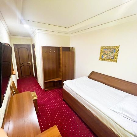 Hotel Reikartz Urgencz Zewnętrze zdjęcie
