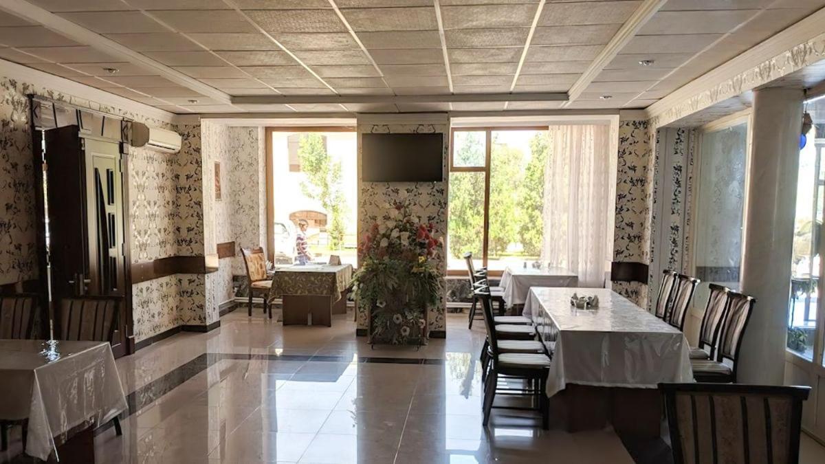 Hotel Reikartz Urgencz Zewnętrze zdjęcie