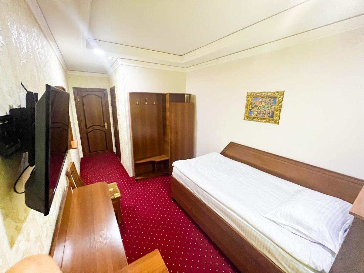 Hotel Reikartz Urgencz Zewnętrze zdjęcie