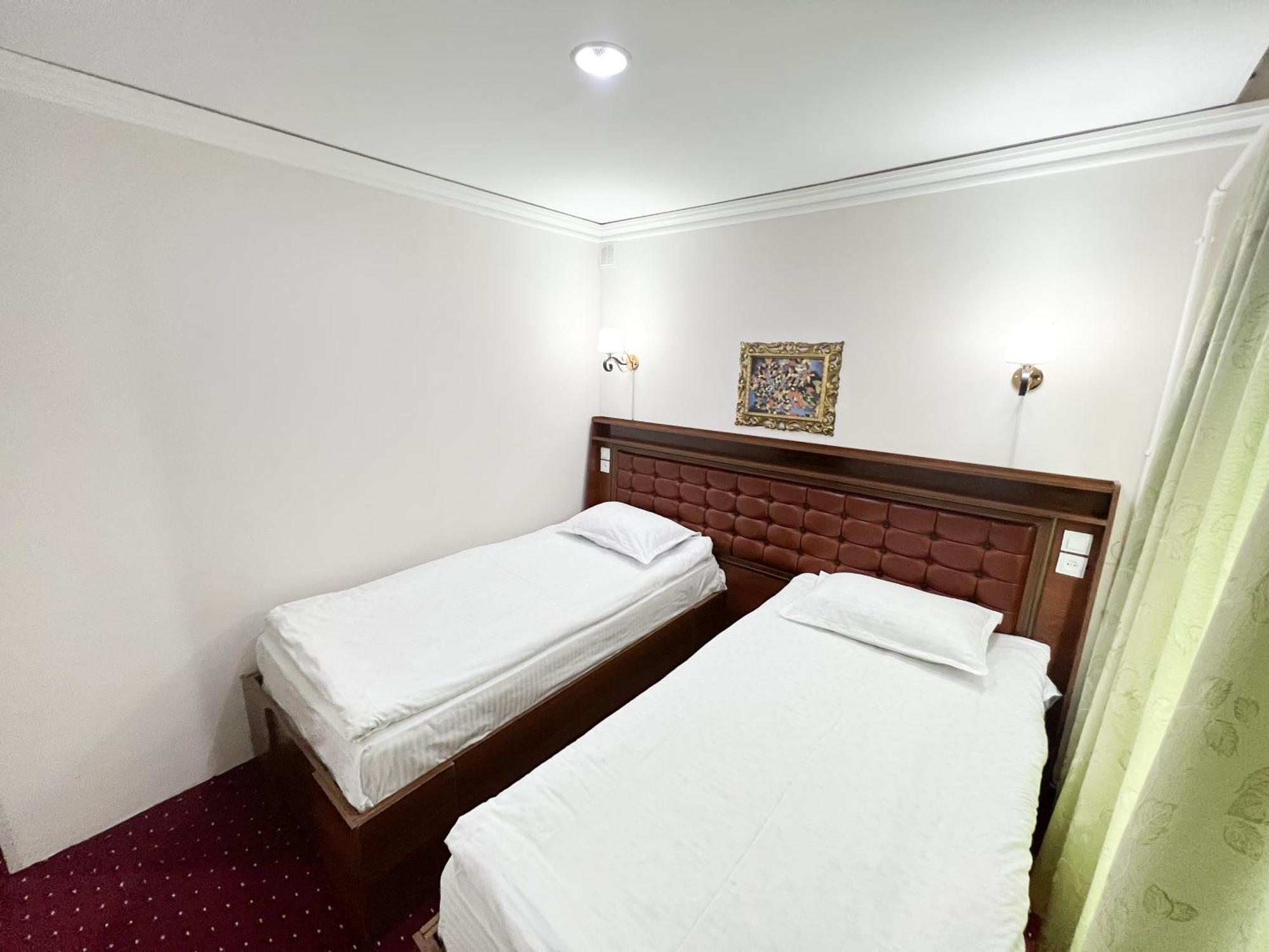 Hotel Reikartz Urgencz Zewnętrze zdjęcie
