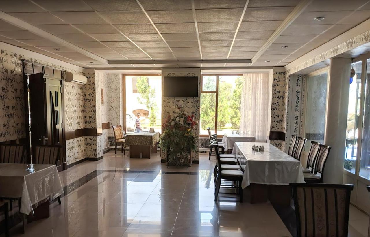 Hotel Reikartz Urgencz Zewnętrze zdjęcie