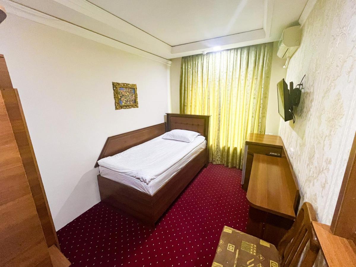Hotel Reikartz Urgencz Zewnętrze zdjęcie