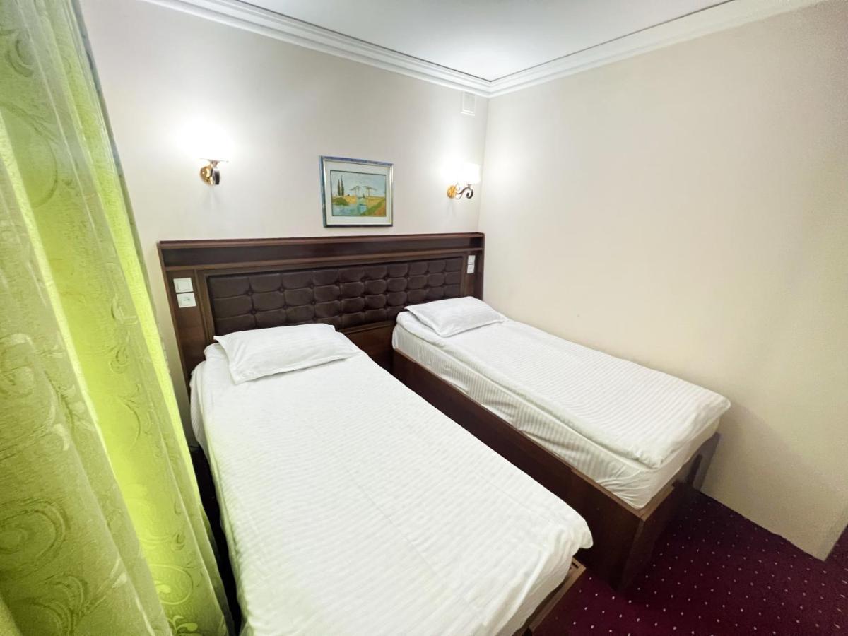 Hotel Reikartz Urgencz Zewnętrze zdjęcie